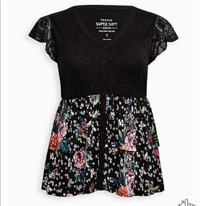 Torrid lace and floral babydoll shirt. Size 2.